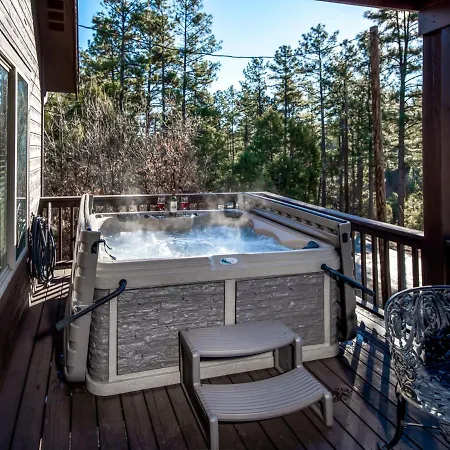 Fifth Dimension, 2 Bedrooms, Wifi, Hot Tub, Game Table, Grill, Sleeps 4